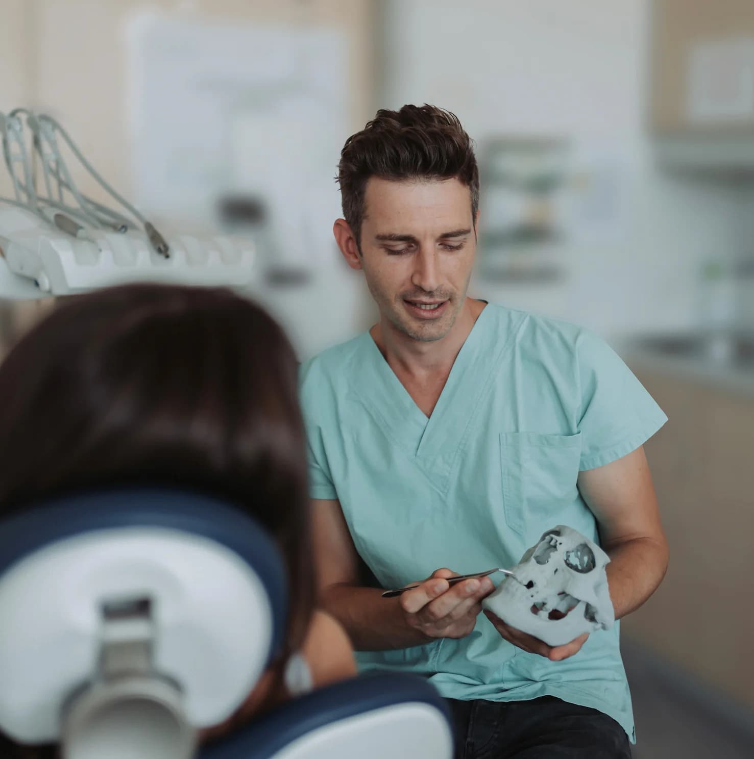 Herr Dr. Clemens Wawra in der Ordination St. Pölten